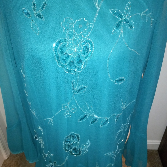 Elegant layered dress - Picture 5 of 8